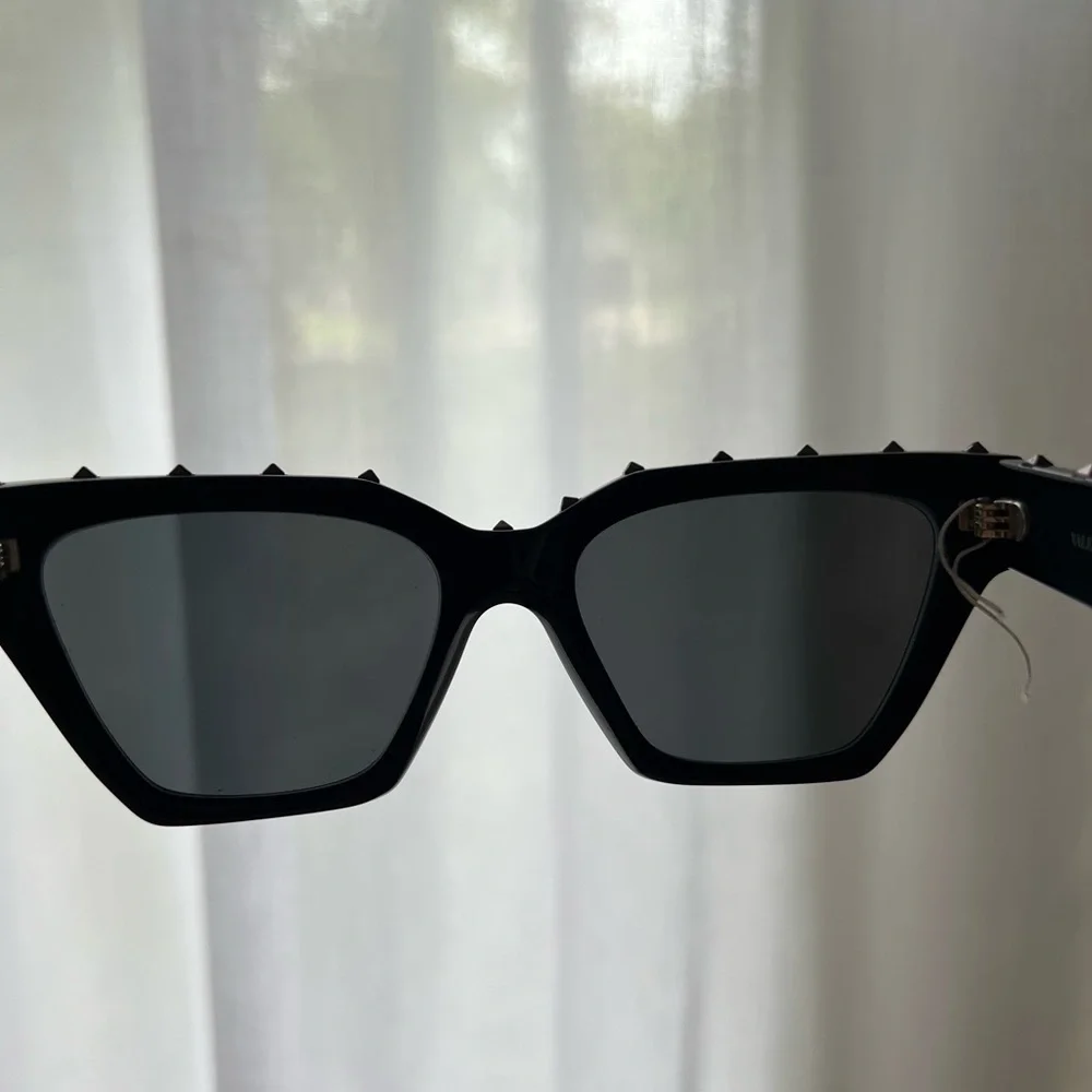 Valentino 53mm Rockstud Cat Eye Sunglasses in Black New - Picture 11 of 12